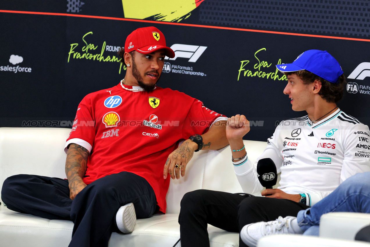 GP BELGIO, (L to R): Lewis Hamilton (GBR) Ferrari e Andrea Kimi Antonelli (ITA) Mercedes AMG F1 in the FIA Press Conference.

24.07.2025. Formula 1 World Championship, Rd 13, Belgian Grand Prix, Spa Francorchamps, Belgium, Preparation Day.

- www.xpbimages.com, EMail: requests@xpbimages.com © Copyright: Moy / XPB Images