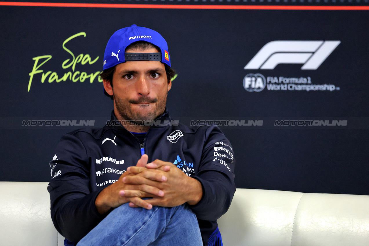 GP BELGIO, Carlos Sainz (ESP) Atlassian Williams Racing in the FIA Press Conference.

24.07.2025. Formula 1 World Championship, Rd 13, Belgian Grand Prix, Spa Francorchamps, Belgium, Preparation Day.

- www.xpbimages.com, EMail: requests@xpbimages.com © Copyright: Moy / XPB Images