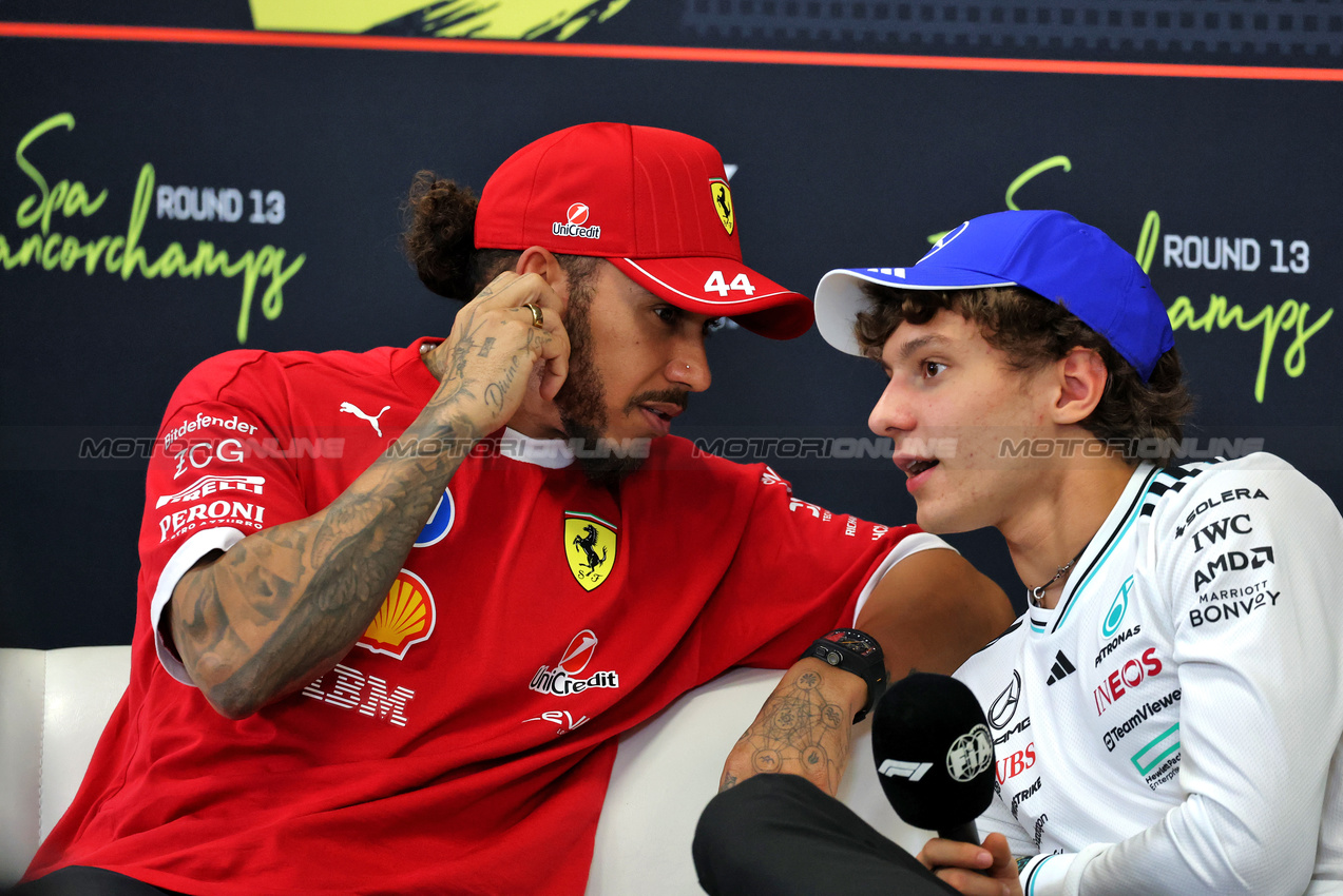 GP BELGIO, (L to R): Lewis Hamilton (GBR) Ferrari with Andrea Kimi Antonelli (ITA) Mercedes AMG F1 in the FIA Press Conference.

24.07.2025. Formula 1 World Championship, Rd 13, Belgian Grand Prix, Spa Francorchamps, Belgium, Preparation Day.

- www.xpbimages.com, EMail: requests@xpbimages.com © Copyright: Moy / XPB Images