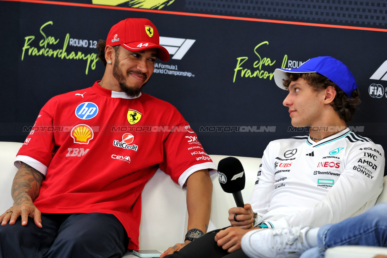 GP BELGIO, (L to R): Lewis Hamilton (GBR) Ferrari with Andrea Kimi Antonelli (ITA) Mercedes AMG F1 in the FIA Press Conference.

24.07.2025. Formula 1 World Championship, Rd 13, Belgian Grand Prix, Spa Francorchamps, Belgium, Preparation Day.

- www.xpbimages.com, EMail: requests@xpbimages.com © Copyright: Moy / XPB Images