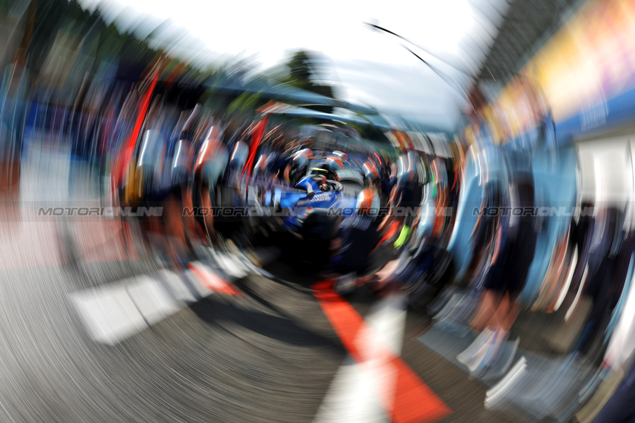 GP BELGIO, Atlassian Williams Racing practice a pit stop.

24.07.2025. Formula 1 World Championship, Rd 13, Belgian Grand Prix, Spa Francorchamps, Belgium, Preparation Day.

- www.xpbimages.com, EMail: requests@xpbimages.com © Copyright: Bearne / XPB Images