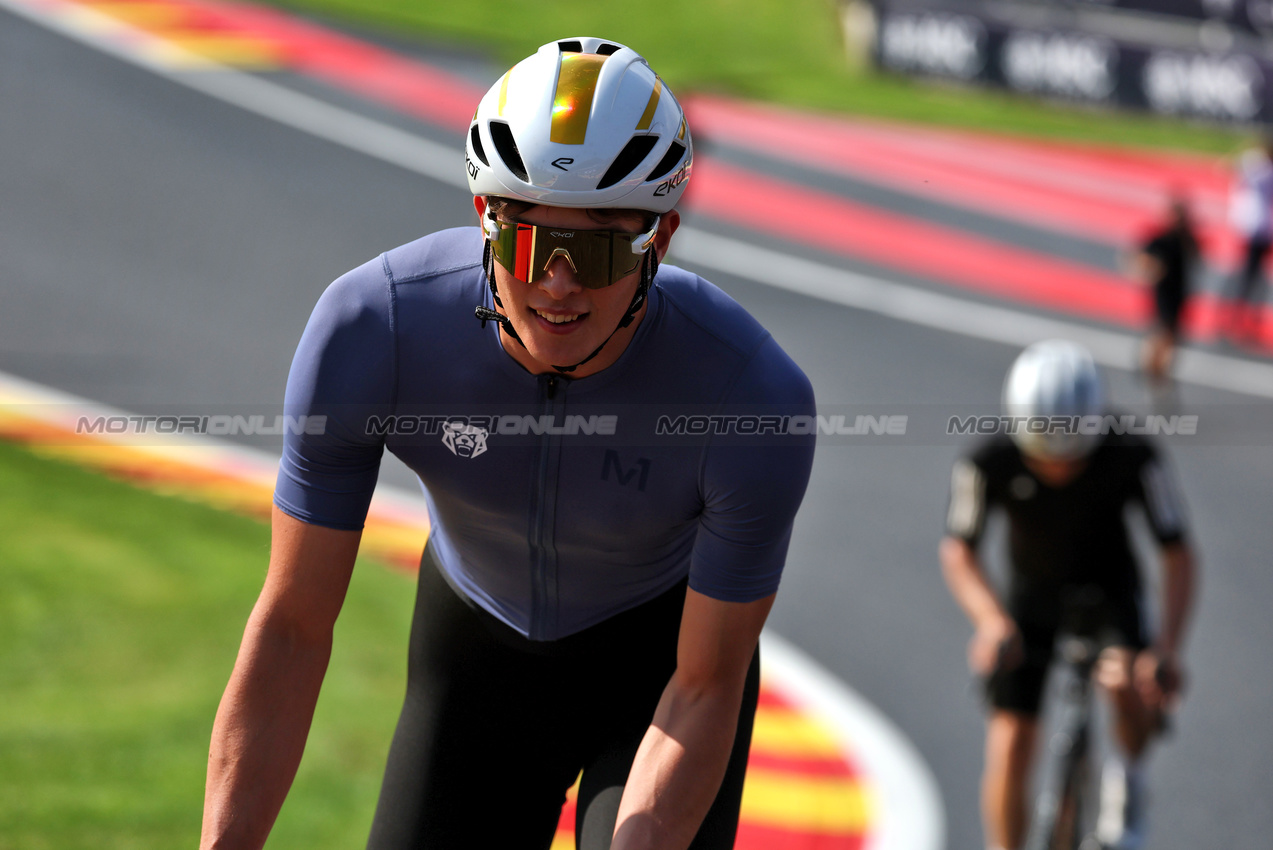 GP BELGIO, Oliver Bearman (GBR) Haas F1 Team rides the circuit with Valtteri Bottas (FIN) Mercedes AMG F1 Reserve Driver.

24.07.2025. Formula 1 World Championship, Rd 13, Belgian Grand Prix, Spa Francorchamps, Belgium, Preparation Day.

- www.xpbimages.com, EMail: requests@xpbimages.com © Copyright: Moy / XPB Images