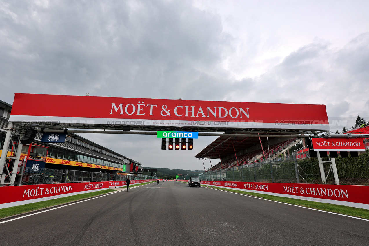 GP BELGIO, Circuit Atmosfera - Moet & Chandon branding trackside.

24.07.2025. Formula 1 World Championship, Rd 13, Belgian Grand Prix, Spa Francorchamps, Belgium, Preparation Day.

- www.xpbimages.com, EMail: requests@xpbimages.com © Copyright: Moy / XPB Images