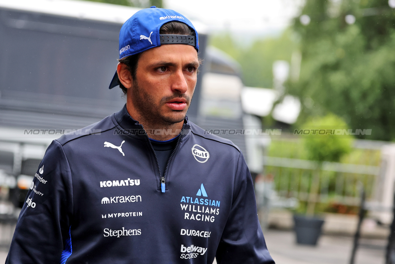GP BELGIO, Carlos Sainz (ESP) Atlassian Williams Racing.

24.07.2025. Formula 1 World Championship, Rd 13, Belgian Grand Prix, Spa Francorchamps, Belgium, Preparation Day.

- www.xpbimages.com, EMail: requests@xpbimages.com © Copyright: Moy / XPB Images