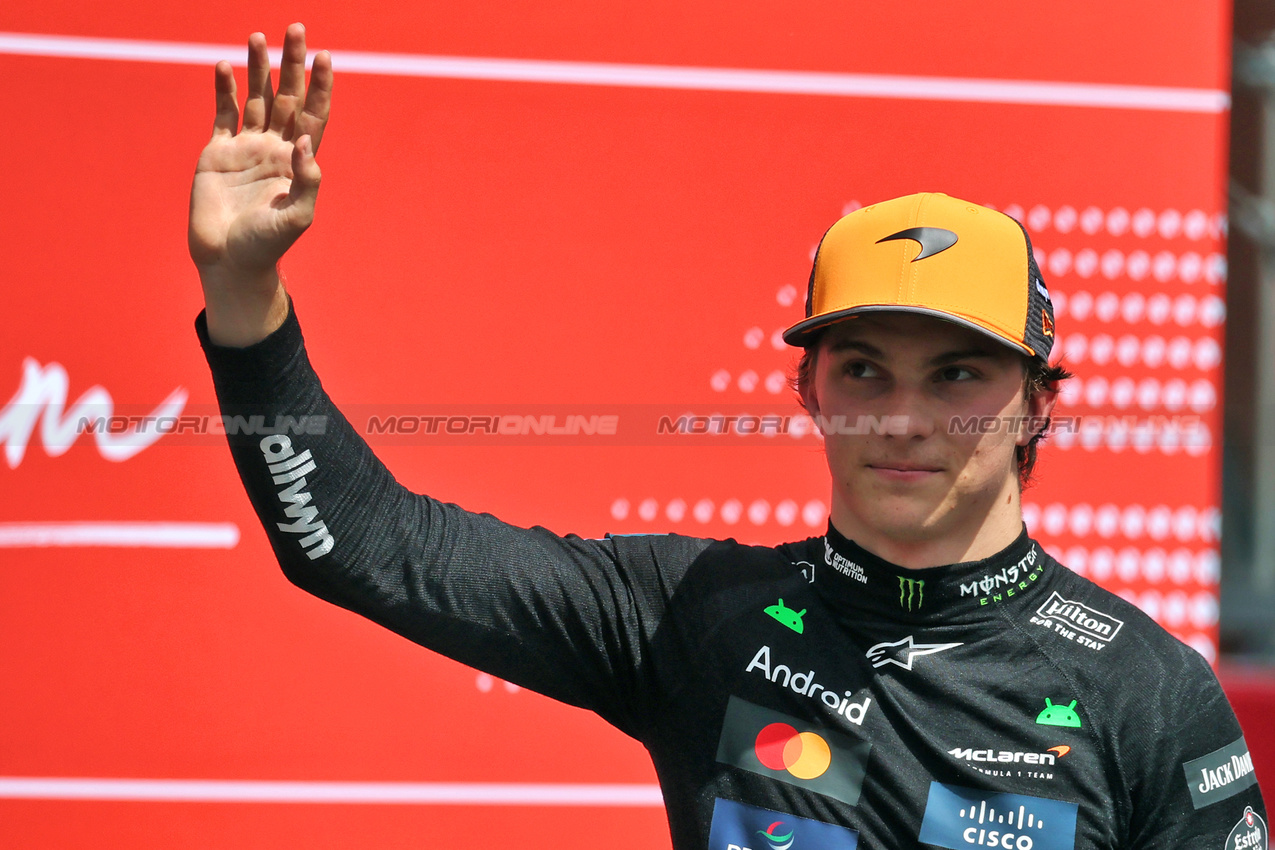 GP BELGIO, Oscar Piastri (AUS) McLaren celebrates his second position in Sprint parc ferme.

26.07.2025. Formula 1 World Championship, Rd 13, Belgian Grand Prix, Spa Francorchamps, Belgium, Sprint e Qualifiche Day.

- www.xpbimages.com, EMail: requests@xpbimages.com © Copyright: Moy / XPB Images