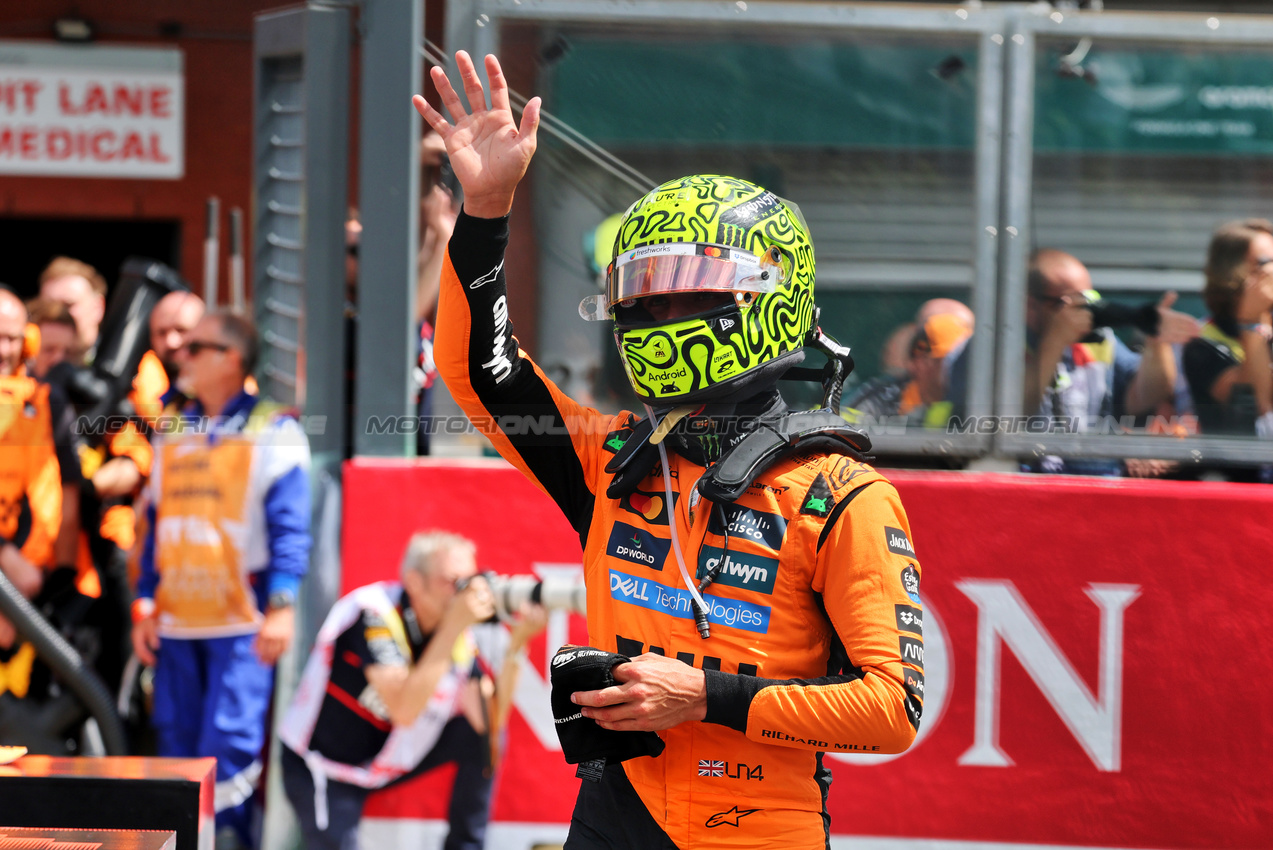 GP BELGIO, Lando Norris (GBR) McLaren celebrates his third position in Sprint parc ferme.

26.07.2025. Formula 1 World Championship, Rd 13, Belgian Grand Prix, Spa Francorchamps, Belgium, Sprint e Qualifiche Day.

- www.xpbimages.com, EMail: requests@xpbimages.com © Copyright: Moy / XPB Images