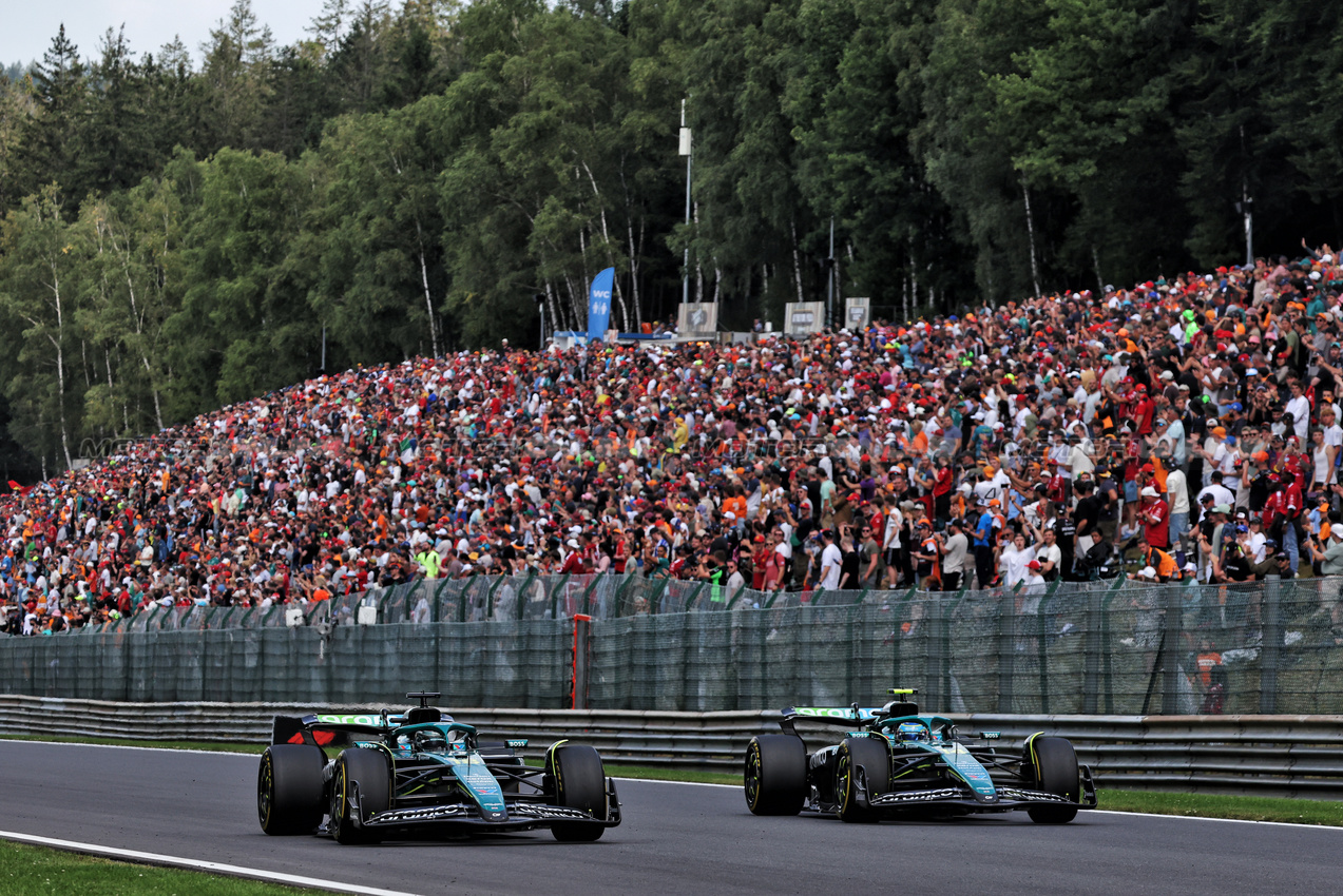 GP BELGIO, Lance Stroll (CDN) Aston Martin F1 Team AMR25 e team mate Fernando Alonso (ESP) Aston Martin F1 Team AMR25.

26.07.2025. Formula 1 World Championship, Rd 13, Belgian Grand Prix, Spa Francorchamps, Belgium, Sprint e Qualifiche Day.

- www.xpbimages.com, EMail: requests@xpbimages.com © Copyright: Bearne / XPB Images