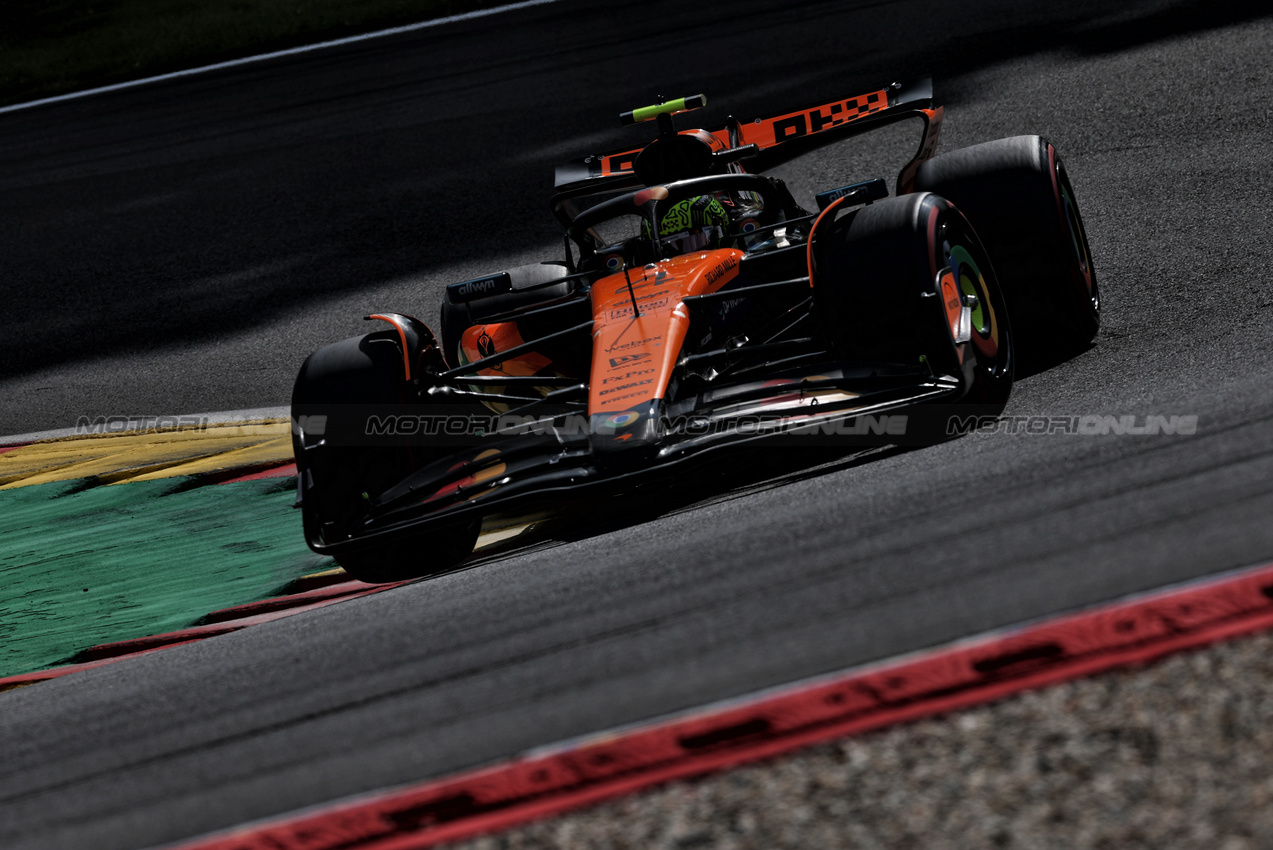 GP BELGIO, Lando Norris (GBR) McLaren MCL39.

26.07.2025. Formula 1 World Championship, Rd 13, Belgian Grand Prix, Spa Francorchamps, Belgium, Sprint e Qualifiche Day.

- www.xpbimages.com, EMail: requests@xpbimages.com © Copyright: Charniaux / XPB Images