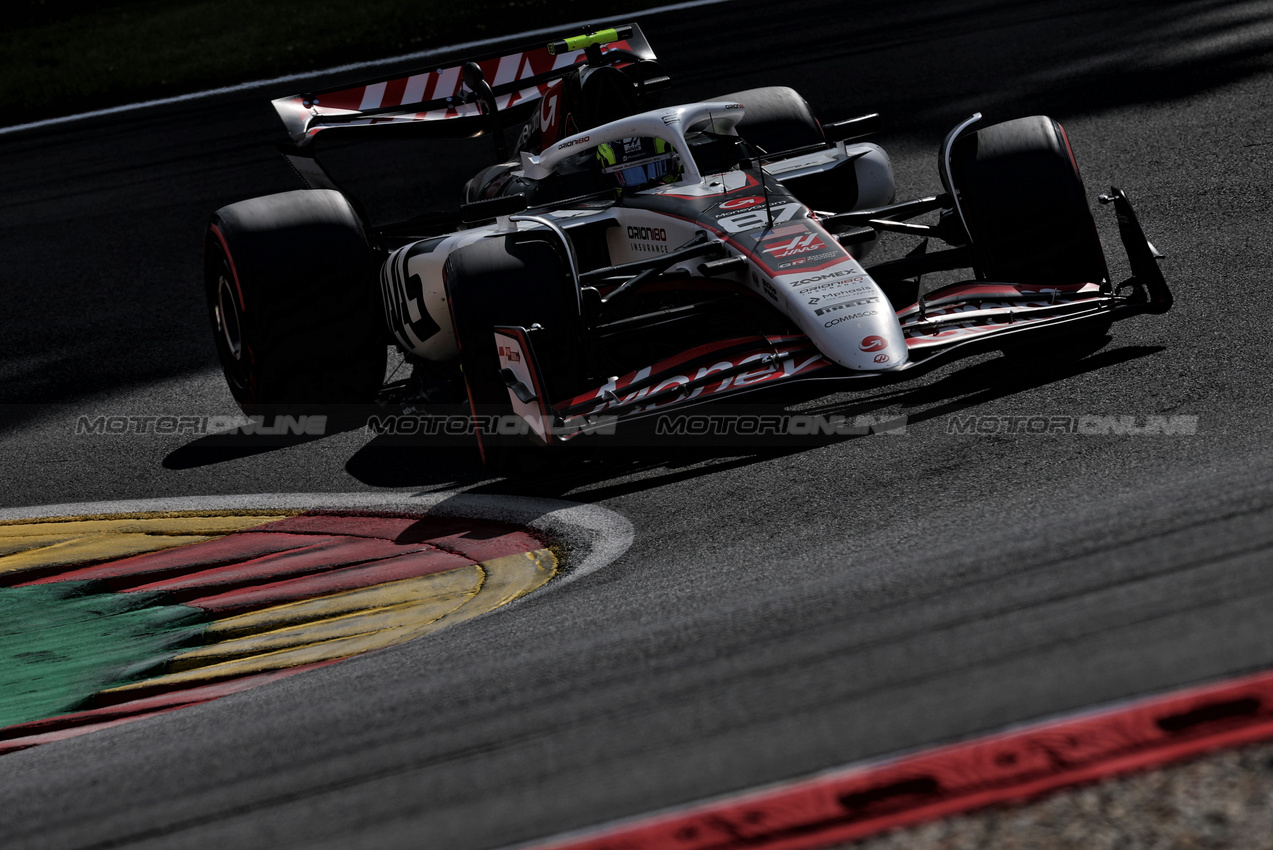 GP BELGIO, Oliver Bearman (GBR) Haas VF-25.

26.07.2025. Formula 1 World Championship, Rd 13, Belgian Grand Prix, Spa Francorchamps, Belgium, Sprint e Qualifiche Day.

- www.xpbimages.com, EMail: requests@xpbimages.com © Copyright: Charniaux / XPB Images