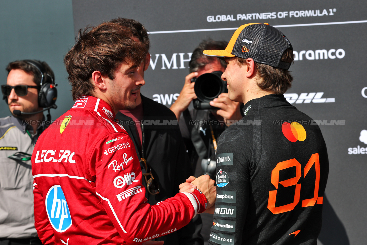 GP BELGIO, (L to R): Charles Leclerc (MON) Ferrari with Oscar Piastri (AUS) McLaren in qualifying parc ferme.

26.07.2025. Formula 1 World Championship, Rd 13, Belgian Grand Prix, Spa Francorchamps, Belgium, Sprint e Qualifiche Day.

- www.xpbimages.com, EMail: requests@xpbimages.com © Copyright: Batchelor / XPB Images