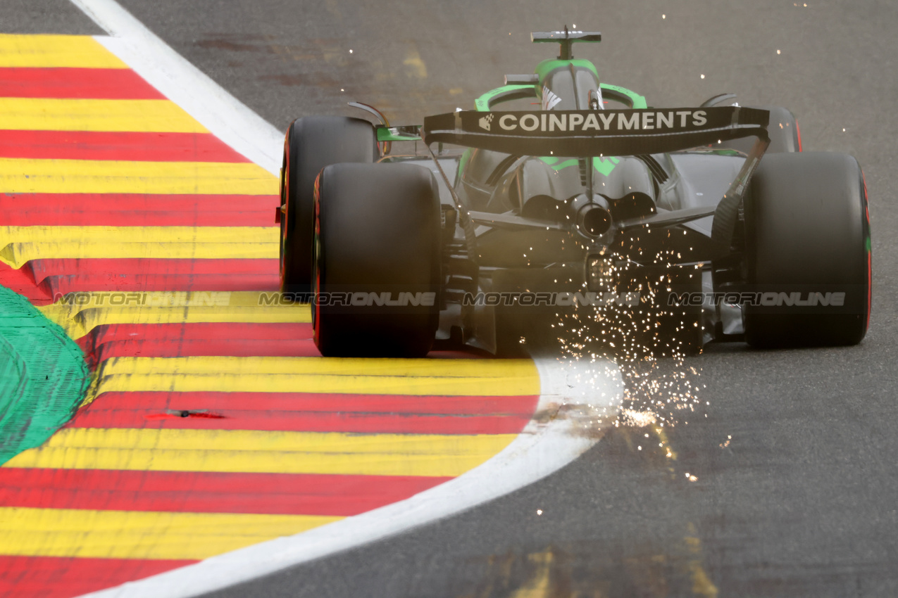 GP BELGIO, Nico Hulkenberg (GER) Sauber C45 Sends sparks flying.

26.07.2025. Formula 1 World Championship, Rd 13, Belgian Grand Prix, Spa Francorchamps, Belgium, Sprint e Qualifiche Day.

 - www.xpbimages.com, EMail: requests@xpbimages.com © Copyright: Coates / XPB Images