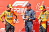 GP BELGIO, Sprint top three in parc ferme (L to R): Lando Norris (GBR) McLaren, third; Max Verstappen (NLD) Red Bull Racing, vincitore; Oscar Piastri (AUS) McLaren, second.

26.07.2025. Formula 1 World Championship, Rd 13, Belgian Grand Prix, Spa Francorchamps, Belgium, Sprint e Qualifiche Day.

- www.xpbimages.com, EMail: requests@xpbimages.com © Copyright: Batchelor / XPB Images