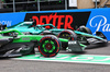 GP BELGIO, Nico Hulkenberg (GER) Sauber C45 e Lance Stroll (CDN) Aston Martin F1 Team AMR25 make contact in the pit lane.

26.07.2025. Formula 1 World Championship, Rd 13, Belgian Grand Prix, Spa Francorchamps, Belgium, Sprint e Qualifiche Day.

- www.xpbimages.com, EMail: requests@xpbimages.com © Copyright: Batchelor / XPB Images