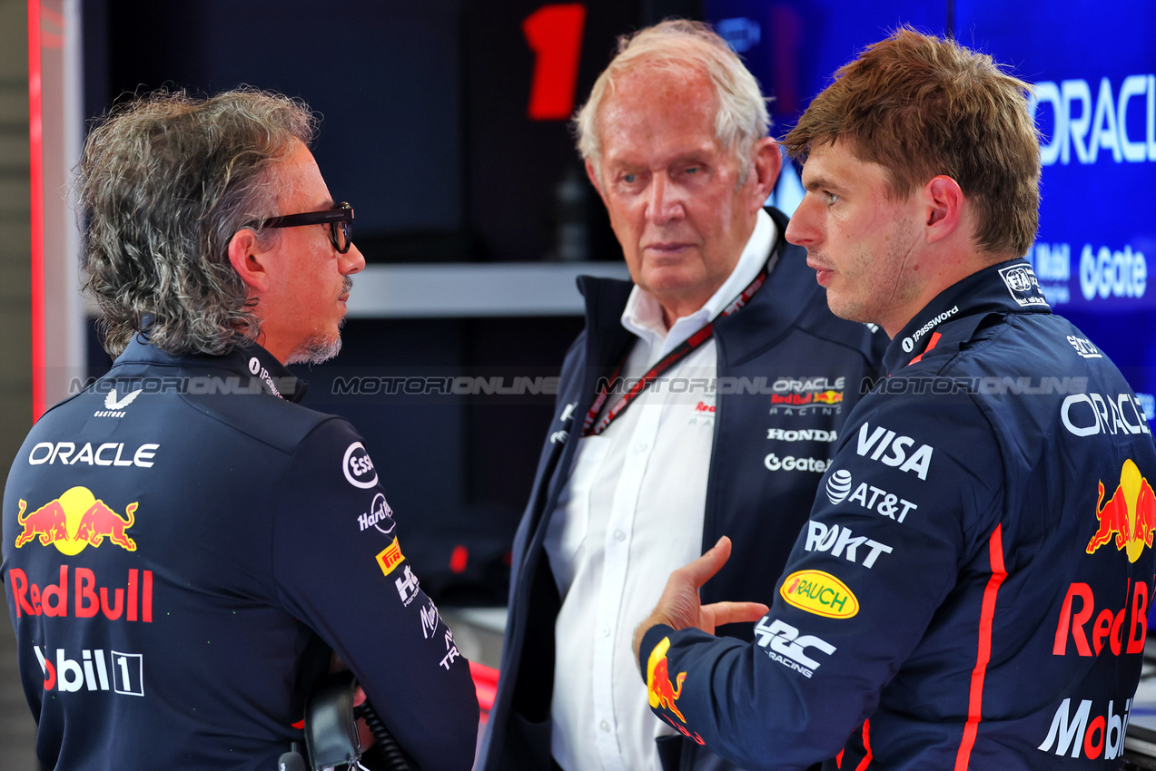 GP BELGIO, (L to R): Laurent Mekies (FRA) Red Bull Racing Team Principal e CEO with Max Verstappen (NLD) Red Bull Racing.

25.07.2025. Formula 1 World Championship, Rd 13, Belgian Grand Prix, Spa Francorchamps, Belgium, Sprint Qualifiche Day.

- www.xpbimages.com, EMail: requests@xpbimages.com © Copyright: Batchelor / XPB Images