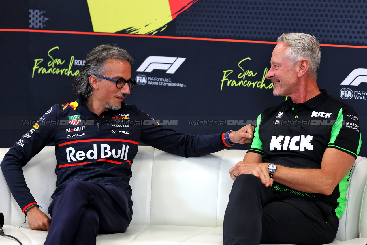 GP BELGIO, (L to R): Laurent Mekies (FRA) Red Bull Racing Team Principal e CEO e Jonathan Wheatley (GBR) Sauber Team Principal in the FIA Press Conference.

25.07.2025. Formula 1 World Championship, Rd 13, Belgian Grand Prix, Spa Francorchamps, Belgium, Sprint Qualifiche Day.

- www.xpbimages.com, EMail: requests@xpbimages.com © Copyright: Moy / XPB Images