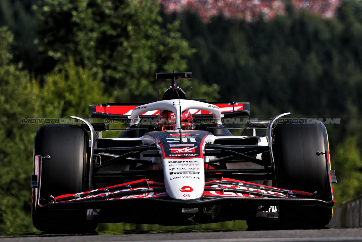 GP BELGIO, Esteban Ocon (FRA) Haas VF-25.

25.07.2025. Formula 1 World Championship, Rd 13, Belgian Grand Prix, Spa Francorchamps, Belgium, Sprint Qualifiche Day.

- www.xpbimages.com, EMail: requests@xpbimages.com © Copyright: Batchelor / XPB Images