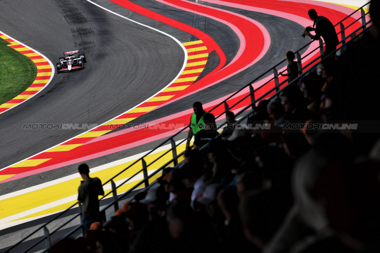 GP BELGIO, Esteban Ocon (FRA) Haas VF-25.

25.07.2025. Formula 1 World Championship, Rd 13, Belgian Grand Prix, Spa Francorchamps, Belgium, Sprint Qualifiche Day.

- www.xpbimages.com, EMail: requests@xpbimages.com © Copyright: Moy / XPB Images