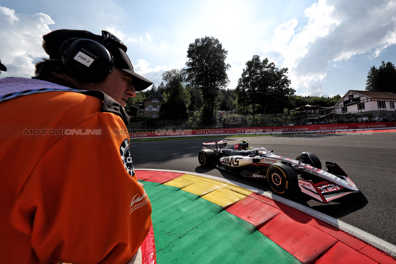 GP BELGIO, Oliver Bearman (GBR) Haas VF-25.

25.07.2025. Formula 1 World Championship, Rd 13, Belgian Grand Prix, Spa Francorchamps, Belgium, Sprint Qualifiche Day.

- www.xpbimages.com, EMail: requests@xpbimages.com © Copyright: Bearne / XPB Images
