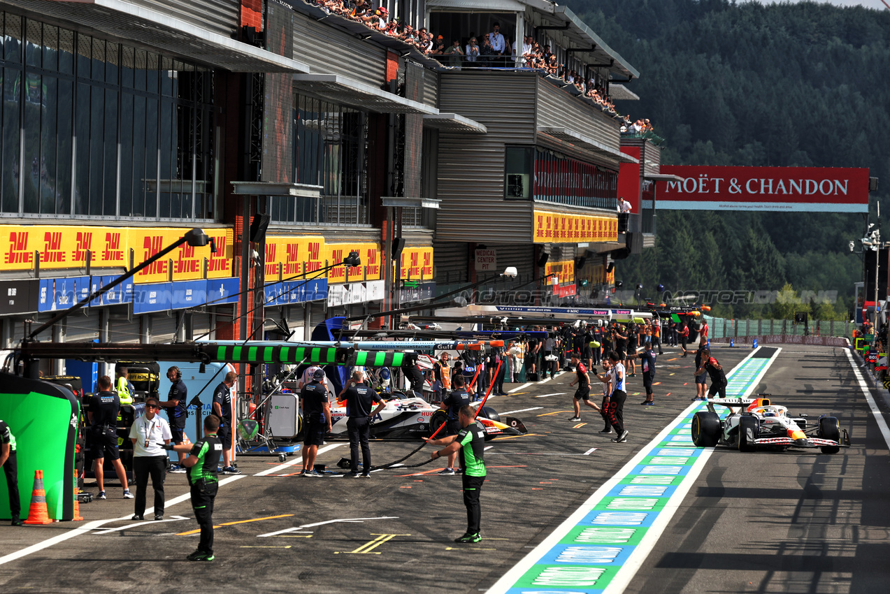 GP BELGIO, Isack Hadjar (FRA) Racing Bulls VCARB 02 leaves the pits.

25.07.2025. Formula 1 World Championship, Rd 13, Belgian Grand Prix, Spa Francorchamps, Belgium, Sprint Qualifiche Day.

- www.xpbimages.com, EMail: requests@xpbimages.com © Copyright: Bearne / XPB Images