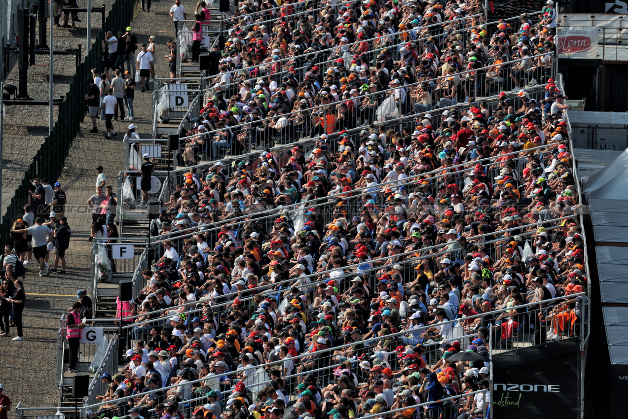GP BELGIO, Circuit Atmosfera - fans in the grandstand.

25.07.2025. Formula 1 World Championship, Rd 13, Belgian Grand Prix, Spa Francorchamps, Belgium, Sprint Qualifiche Day.

- www.xpbimages.com, EMail: requests@xpbimages.com © Copyright: Moy / XPB Images