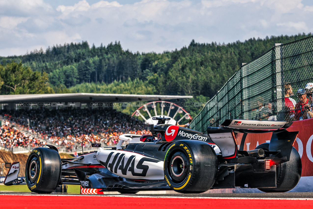 GP BELGIO, Esteban Ocon (FRA) Haas VF-25.

25.07.2025. Formula 1 World Championship, Rd 13, Belgian Grand Prix, Spa Francorchamps, Belgium, Sprint Qualifiche Day.

- www.xpbimages.com, EMail: requests@xpbimages.com © Copyright: Bearne / XPB Images