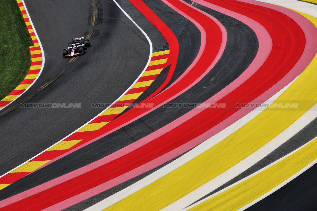 GP BELGIO, Esteban Ocon (FRA) Haas VF-25.

25.07.2025. Formula 1 World Championship, Rd 13, Belgian Grand Prix, Spa Francorchamps, Belgium, Sprint Qualifiche Day.

- www.xpbimages.com, EMail: requests@xpbimages.com © Copyright: Moy / XPB Images