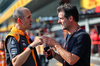 GP BELGIO, (L to R): Tom Stallard (GBR) McLaren Gara Engineer with Mark Webber (AUS) Channel 4 Presenter / Driver Manager.

25.07.2025. Formula 1 World Championship, Rd 13, Belgian Grand Prix, Spa Francorchamps, Belgium, Sprint Qualifiche Day.

- www.xpbimages.com, EMail: requests@xpbimages.com © Copyright: Batchelor / XPB Images