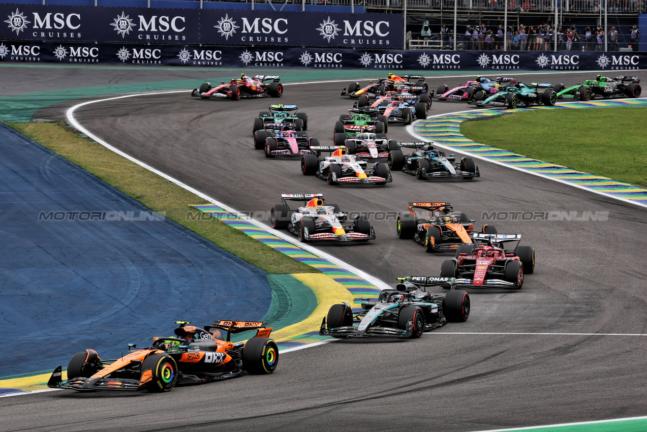 GP BRASILE, Lewis Hamilton (GBR) Ferrari SF-25 davanti a at the partenza of the race.
09.11.2025. Formula 1 World Championship, Rd 21, Brazilian Grand Prix, Sao Paulo, Brazil, Gara Day.
- www.xpbimages.com, EMail: requests@xpbimages.com © Copyright: Batchelor / XPB Images