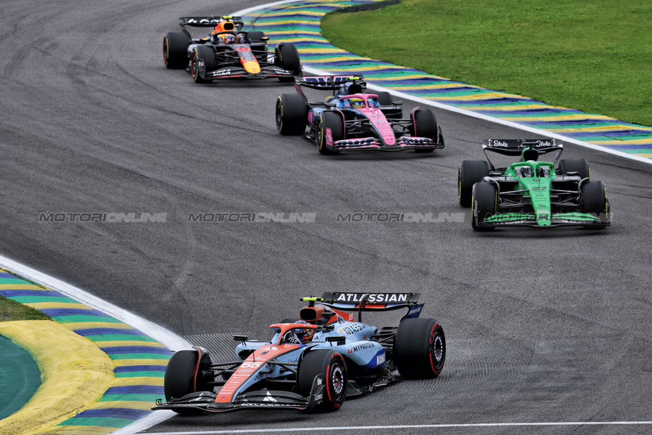 GP BRASILE, Carlos Sainz (ESP) Atlassian Williams Racing FW47.

09.11.2025. Formula 1 World Championship, Rd 21, Brazilian Grand Prix, Sao Paulo, Brazil, Gara Day.

- www.xpbimages.com, EMail: requests@xpbimages.com © Copyright: Batchelor / XPB Images