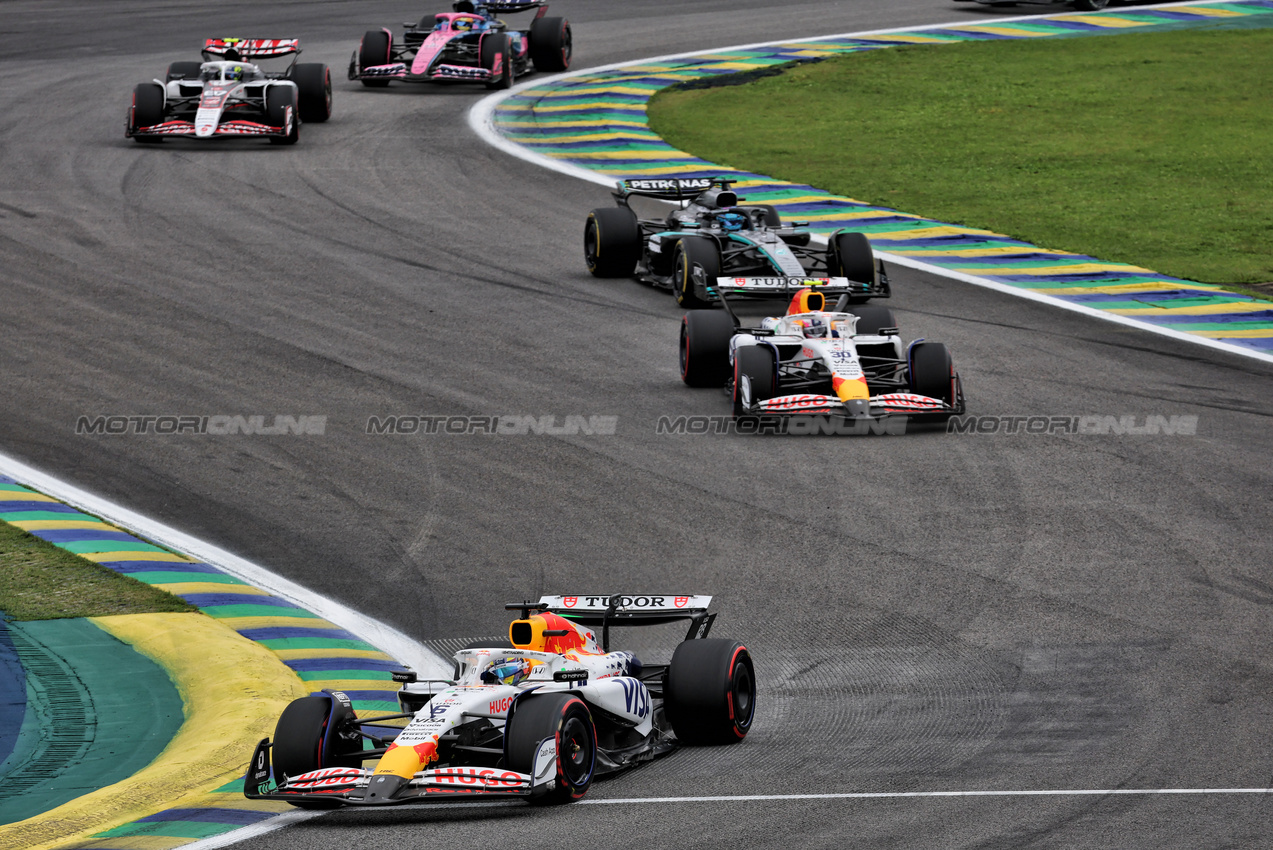 GP BRASILE, Isack Hadjar (FRA) Racing Bulls VCARB 02.
09.11.2025. Formula 1 World Championship, Rd 21, Brazilian Grand Prix, Sao Paulo, Brazil, Gara Day.
- www.xpbimages.com, EMail: requests@xpbimages.com © Copyright: Batchelor / XPB Images