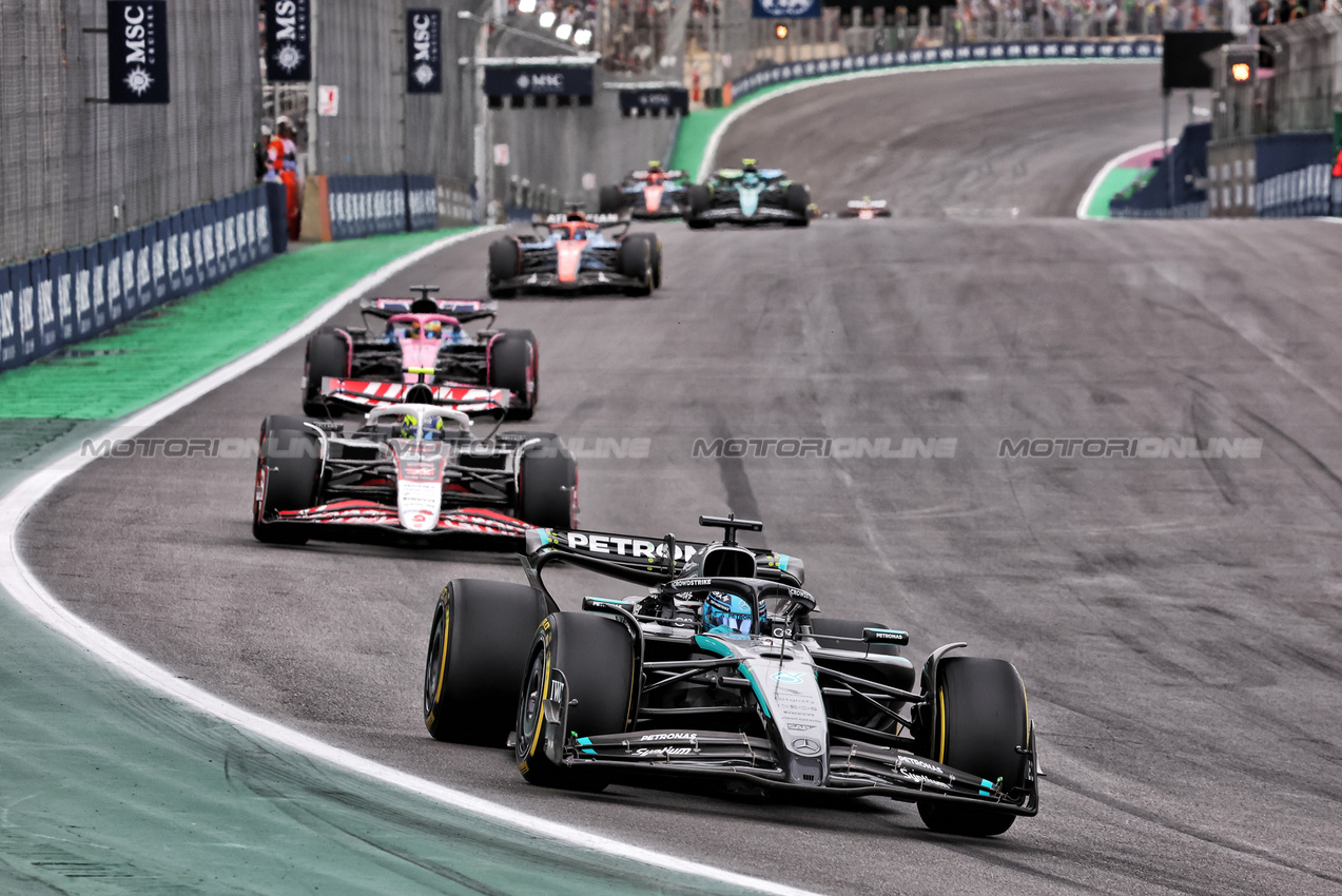 GP BRASILE, George Russell (GBR) Mercedes AMG F1 W16.

09.11.2025. Formula 1 World Championship, Rd 21, Brazilian Grand Prix, Sao Paulo, Brazil, Gara Day.

- www.xpbimages.com, EMail: requests@xpbimages.com © Copyright: Charniaux / XPB Images