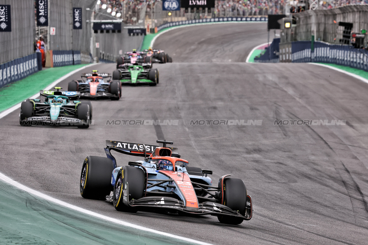 GP BRASILE, Alexander Albon (THA) Atlassian Williams Racing FW47.

09.11.2025. Formula 1 World Championship, Rd 21, Brazilian Grand Prix, Sao Paulo, Brazil, Gara Day.

- www.xpbimages.com, EMail: requests@xpbimages.com © Copyright: Charniaux / XPB Images