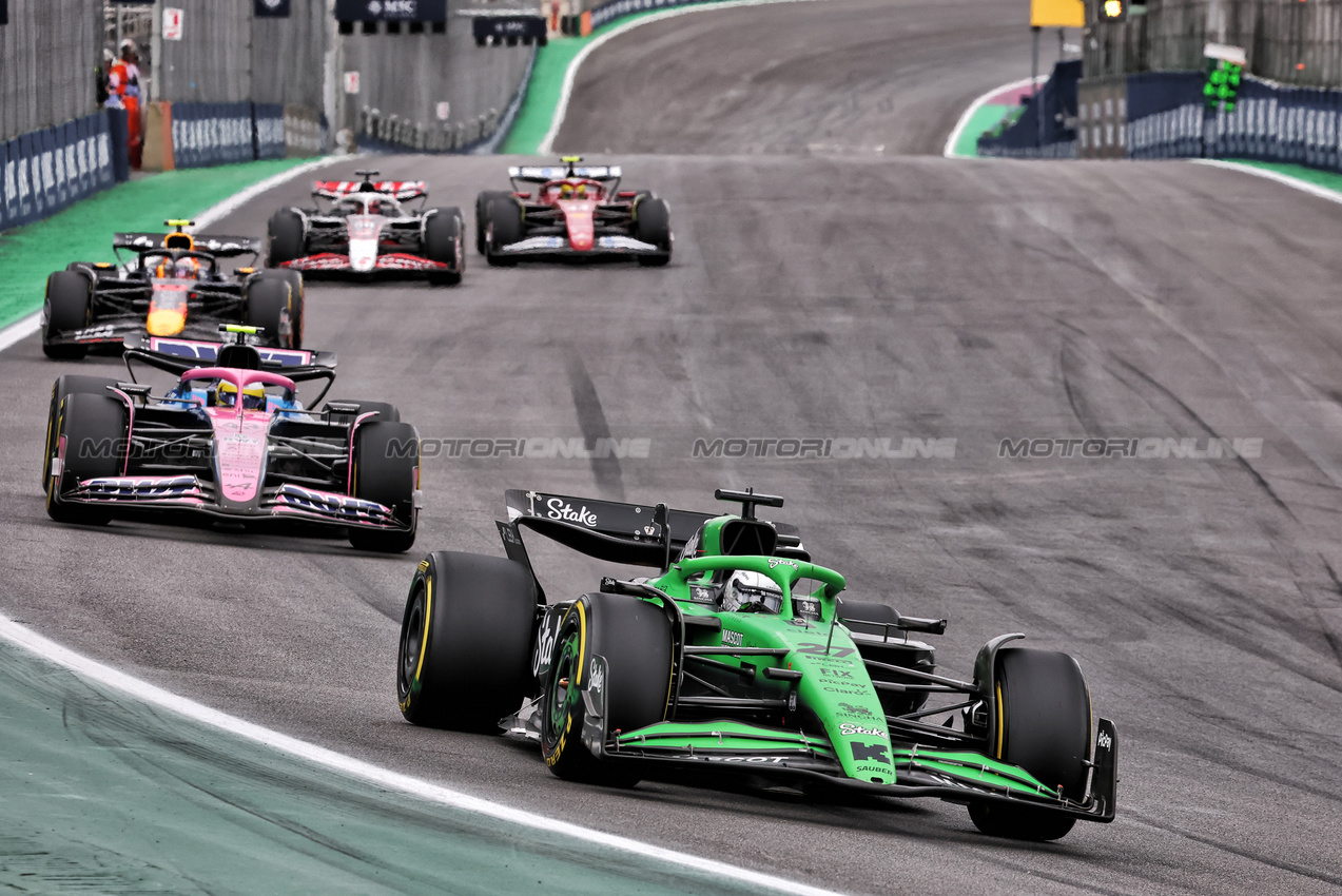 GP BRASILE, Nico Hulkenberg (GER) Sauber C45.
09.11.2025. Formula 1 World Championship, Rd 21, Brazilian Grand Prix, Sao Paulo, Brazil, Gara Day.
- www.xpbimages.com, EMail: requests@xpbimages.com © Copyright: Charniaux / XPB Images