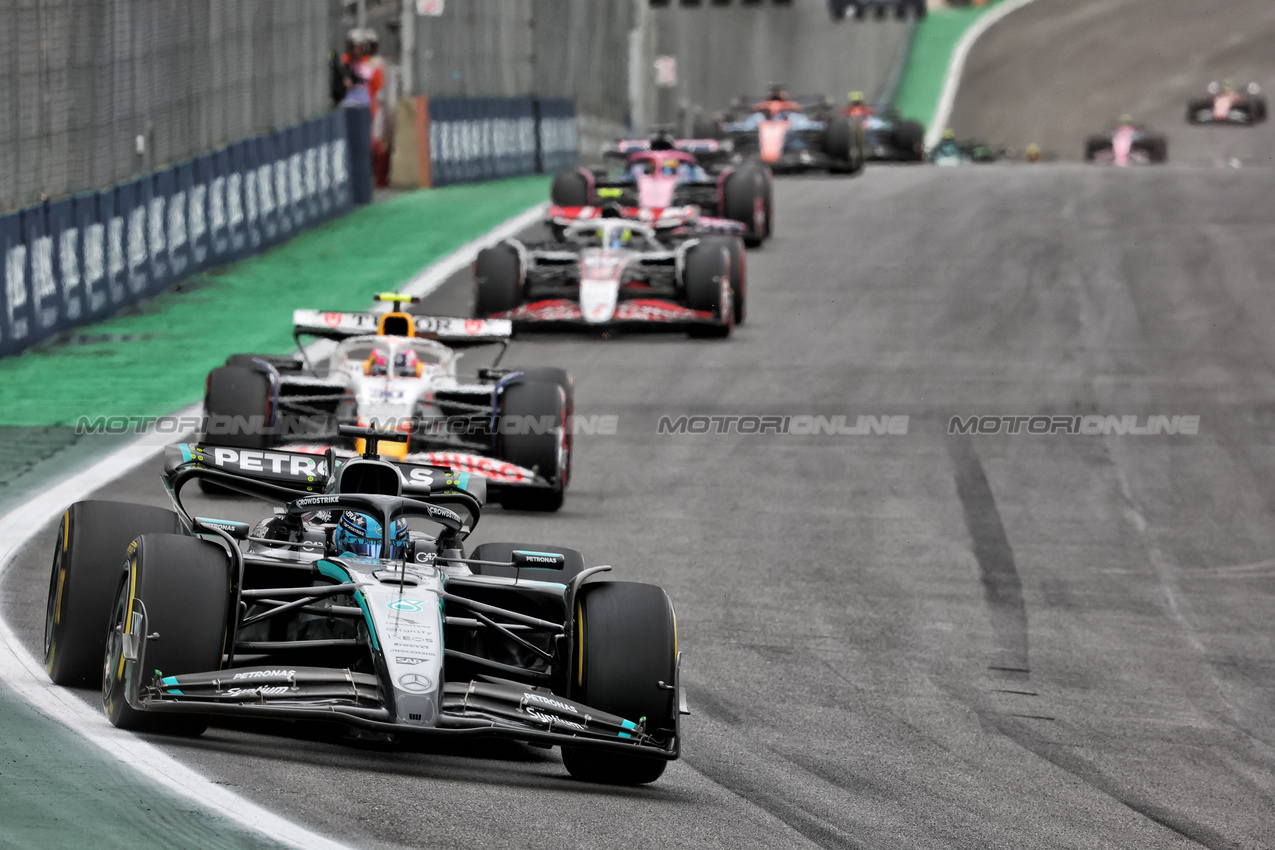 GP BRASILE, George Russell (GBR) Mercedes AMG F1 W16.
09.11.2025. Formula 1 World Championship, Rd 21, Brazilian Grand Prix, Sao Paulo, Brazil, Gara Day.
- www.xpbimages.com, EMail: requests@xpbimages.com © Copyright: Charniaux / XPB Images