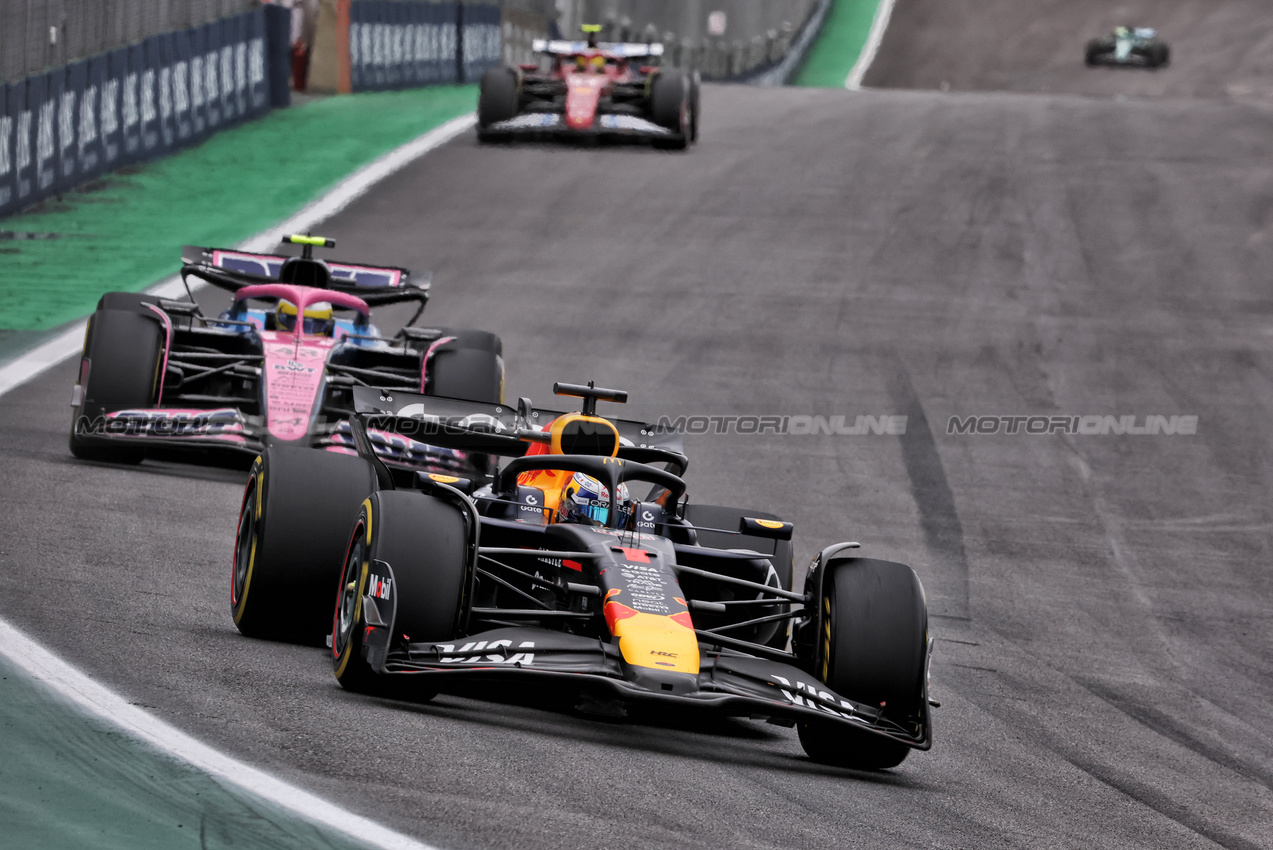 GP BRASILE, Max Verstappen (NLD) Red Bull Racing RB21.

09.11.2025. Formula 1 World Championship, Rd 21, Brazilian Grand Prix, Sao Paulo, Brazil, Gara Day.

- www.xpbimages.com, EMail: requests@xpbimages.com © Copyright: Charniaux / XPB Images