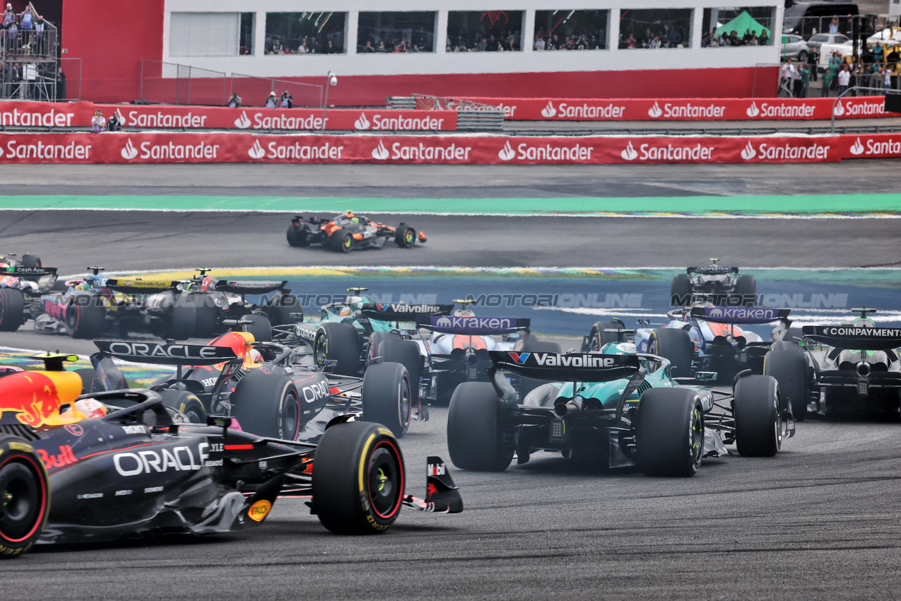 GP BRASILE, Lance Stroll (CDN) Aston Martin F1 Team AMR25.

09.11.2025. Formula 1 World Championship, Rd 21, Brazilian Grand Prix, Sao Paulo, Brazil, Gara Day.

- www.xpbimages.com, EMail: requests@xpbimages.com © Copyright: Charniaux / XPB Images