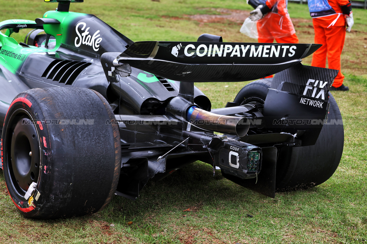 GP BRASILE, The damaged Sauber C45 of Gabriel Bortoleto (BRA) Sauber, who retired from the race.

09.11.2025. Formula 1 World Championship, Rd 21, Brazilian Grand Prix, Sao Paulo, Brazil, Gara Day.

 - www.xpbimages.com, EMail: requests@xpbimages.com © Copyright: Rew / XPB Images