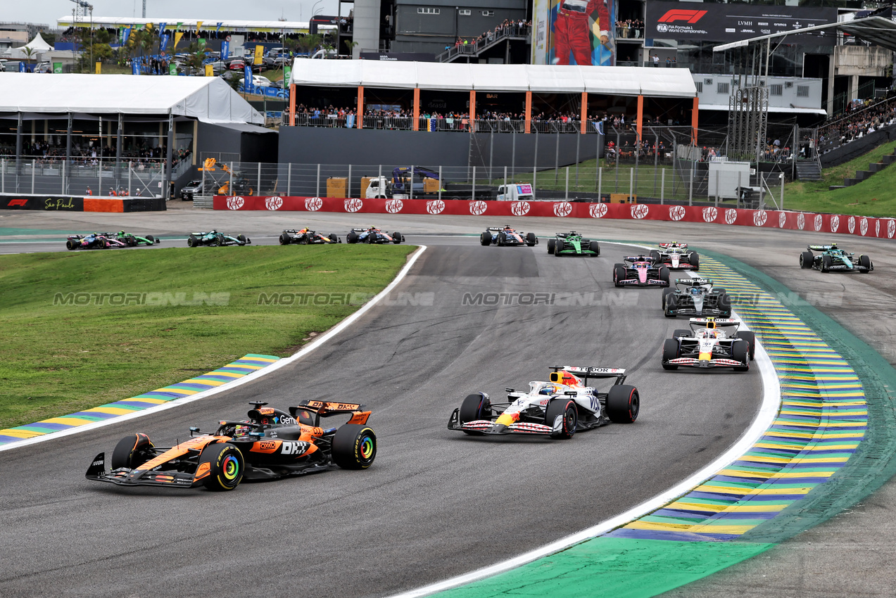 GP BRASILE, Oscar Piastri (AUS) McLaren MCL39 at the partenza of the race.
09.11.2025. Formula 1 World Championship, Rd 21, Brazilian Grand Prix, Sao Paulo, Brazil, Gara Day.
- www.xpbimages.com, EMail: requests@xpbimages.com © Copyright: Rew / XPB Images