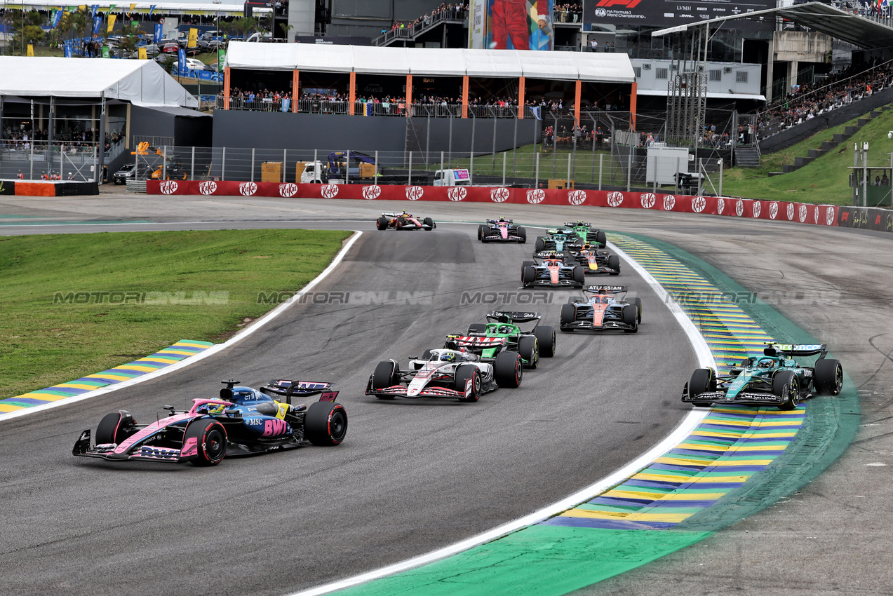 GP BRASILE, Pierre Gasly (FRA) Alpine F1 Team A525 at the partenza of the race.

09.11.2025. Formula 1 World Championship, Rd 21, Brazilian Grand Prix, Sao Paulo, Brazil, Gara Day.

 - www.xpbimages.com, EMail: requests@xpbimages.com © Copyright: Rew / XPB Images