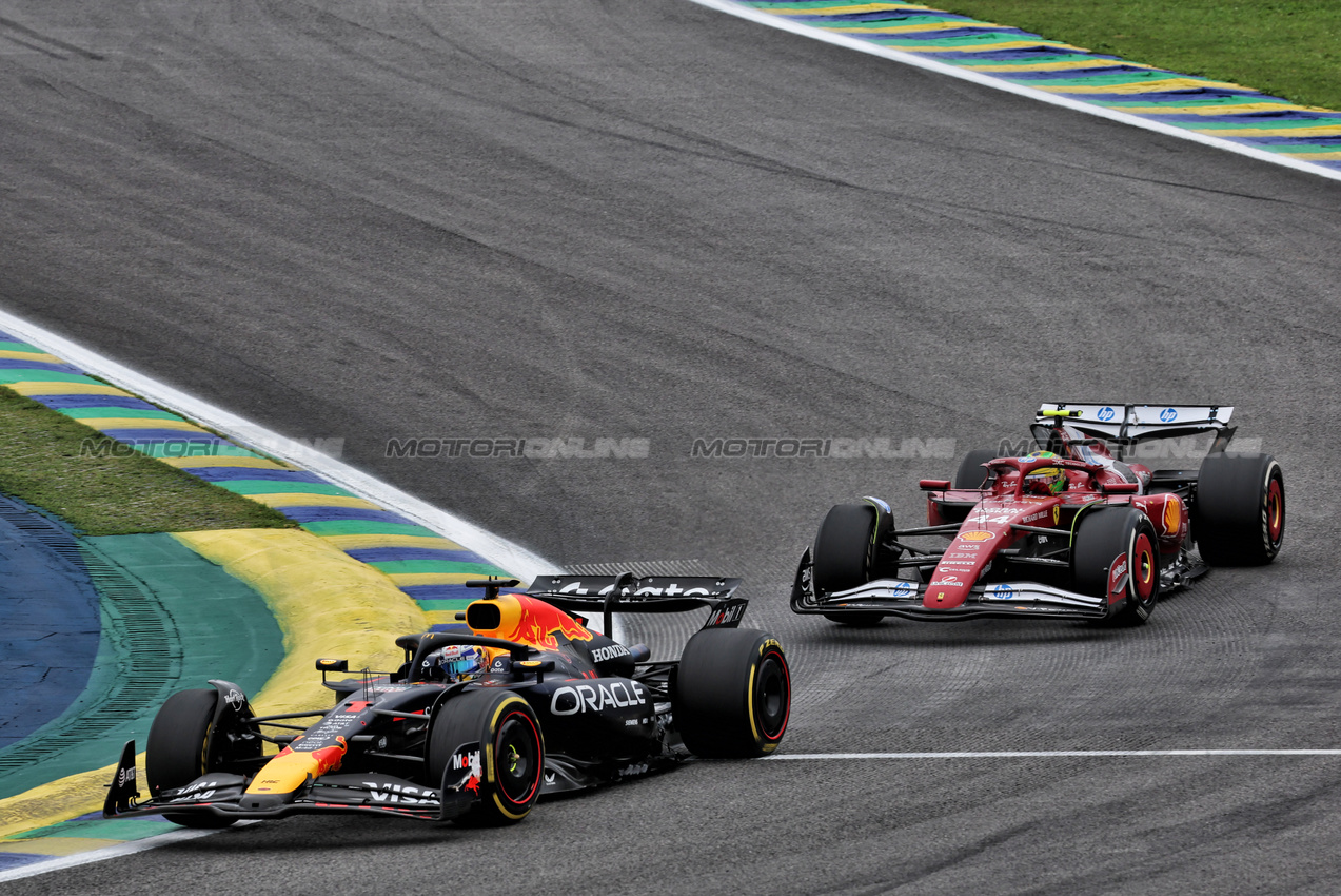 GP BRASILE, Max Verstappen (NLD) Red Bull Racing RB21.

09.11.2025. Formula 1 World Championship, Rd 21, Brazilian Grand Prix, Sao Paulo, Brazil, Gara Day.

- www.xpbimages.com, EMail: requests@xpbimages.com © Copyright: Batchelor / XPB Images