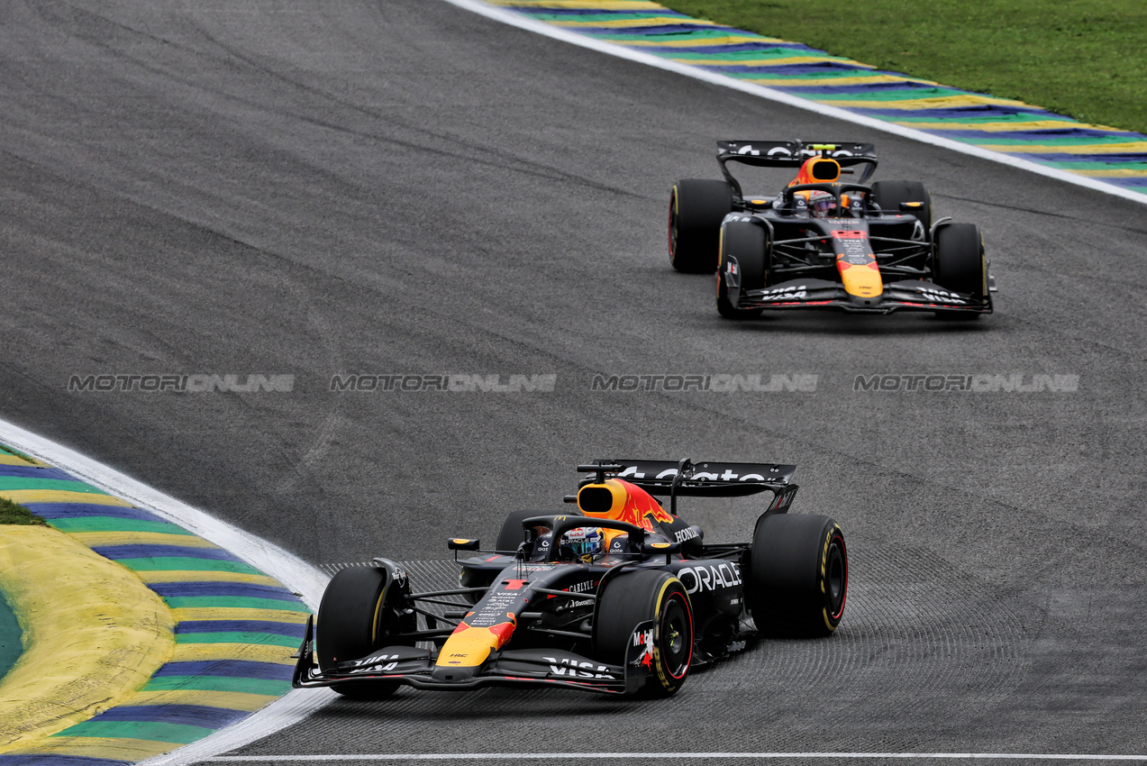 GP BRASILE, Max Verstappen (NLD) Red Bull Racing RB21.

09.11.2025. Formula 1 World Championship, Rd 21, Brazilian Grand Prix, Sao Paulo, Brazil, Gara Day.

- www.xpbimages.com, EMail: requests@xpbimages.com © Copyright: Batchelor / XPB Images