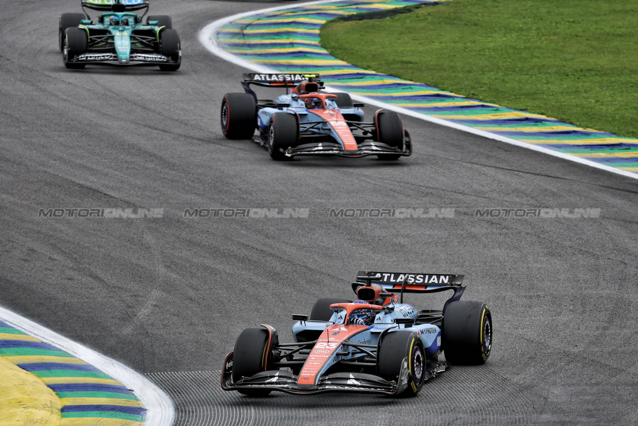 GP BRASILE, Alexander Albon (THA) Atlassian Williams Racing FW47.

09.11.2025. Formula 1 World Championship, Rd 21, Brazilian Grand Prix, Sao Paulo, Brazil, Gara Day.

- www.xpbimages.com, EMail: requests@xpbimages.com © Copyright: Batchelor / XPB Images