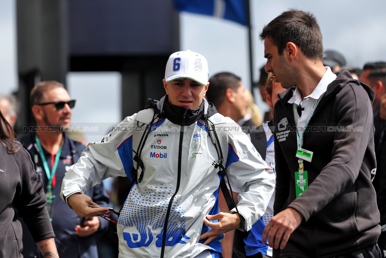 GP BRASILE, Isack Hadjar (FRA) Racing Bulls.
09.11.2025. Formula 1 World Championship, Rd 21, Brazilian Grand Prix, Sao Paulo, Brazil, Gara Day.
- www.xpbimages.com, EMail: requests@xpbimages.com © Copyright: Rew / XPB Images