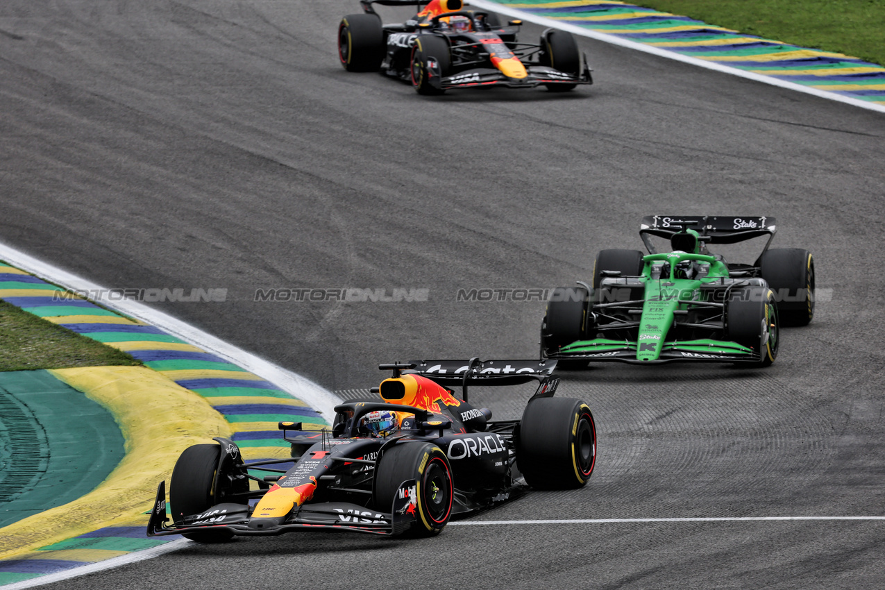 GP BRASILE, Max Verstappen (NLD) Red Bull Racing RB21.

09.11.2025. Formula 1 World Championship, Rd 21, Brazilian Grand Prix, Sao Paulo, Brazil, Gara Day.

- www.xpbimages.com, EMail: requests@xpbimages.com © Copyright: Batchelor / XPB Images