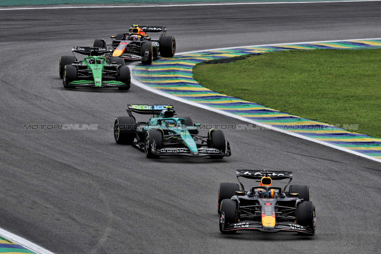 GP BRASILE, Max Verstappen (NLD) Red Bull Racing RB21.

09.11.2025. Formula 1 World Championship, Rd 21, Brazilian Grand Prix, Sao Paulo, Brazil, Gara Day.

- www.xpbimages.com, EMail: requests@xpbimages.com © Copyright: Batchelor / XPB Images