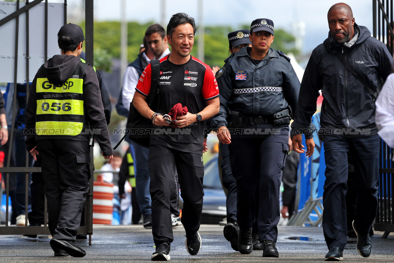 GP BRASILE, Ayao Komatsu (JPN) Haas F1 Team Principal.
09.11.2025. Formula 1 World Championship, Rd 21, Brazilian Grand Prix, Sao Paulo, Brazil, Gara Day.
- www.xpbimages.com, EMail: requests@xpbimages.com © Copyright: Rew / XPB Images