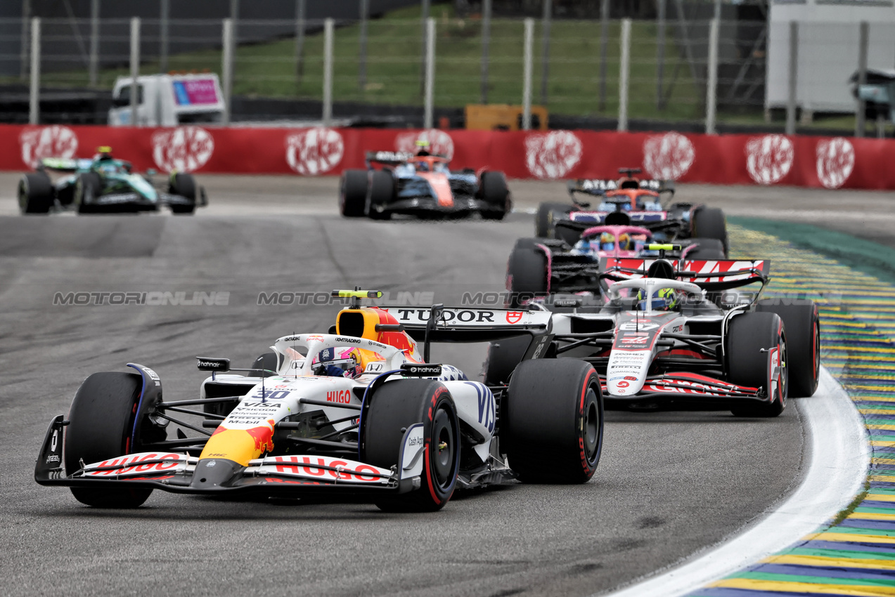 GP BRASILE, Liam Lawson (NZL) Racing Bulls VCARB 02.
09.11.2025. Formula 1 World Championship, Rd 21, Brazilian Grand Prix, Sao Paulo, Brazil, Gara Day.
- www.xpbimages.com, EMail: requests@xpbimages.com © Copyright: Rew / XPB Images
