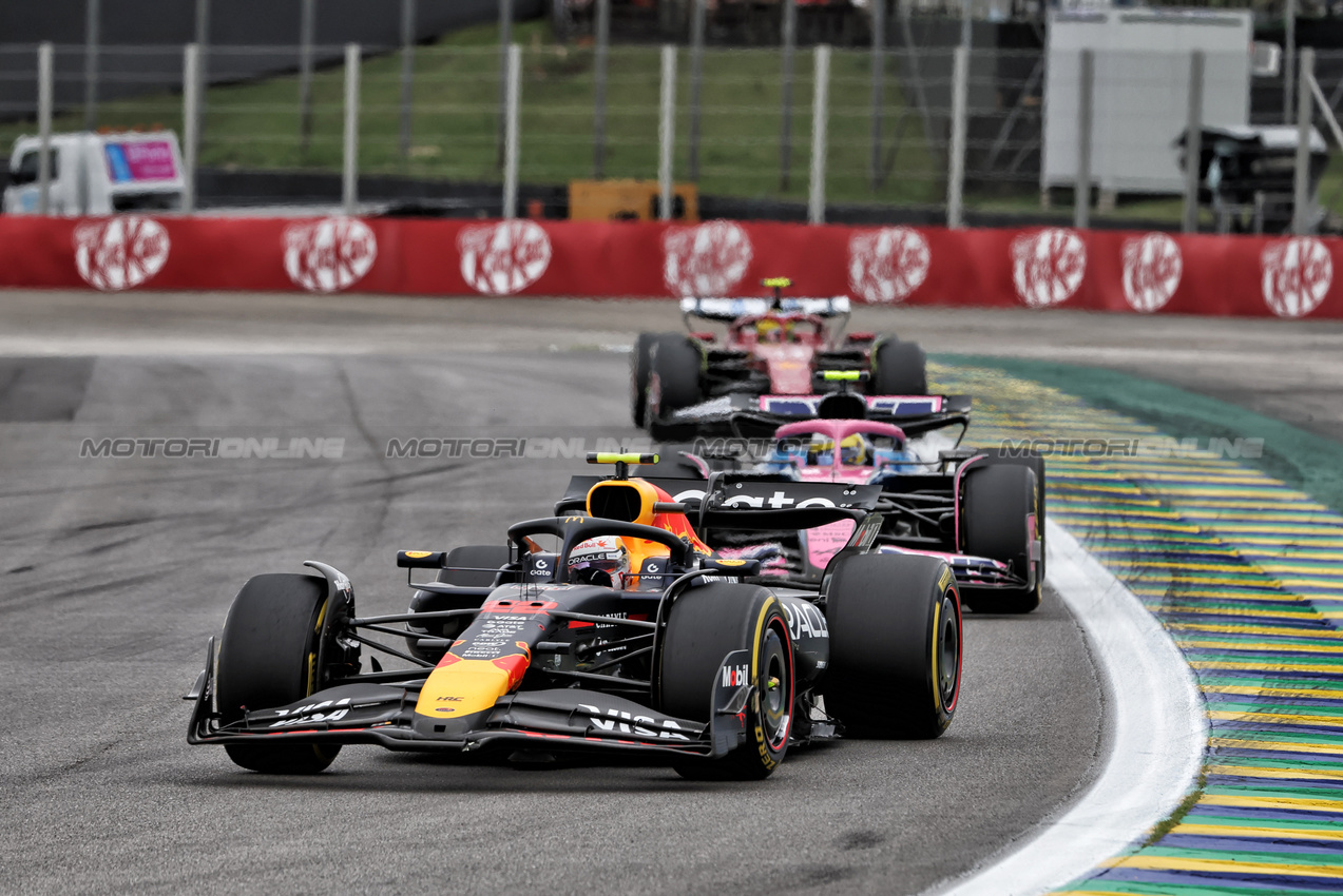 GP BRASILE, Yuki Tsunoda (JPN) Red Bull Racing RB21.

09.11.2025. Formula 1 World Championship, Rd 21, Brazilian Grand Prix, Sao Paulo, Brazil, Gara Day.

 - www.xpbimages.com, EMail: requests@xpbimages.com © Copyright: Rew / XPB Images