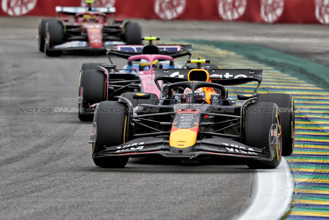 GP BRASILE, Yuki Tsunoda (JPN) Red Bull Racing RB21.
09.11.2025. Formula 1 World Championship, Rd 21, Brazilian Grand Prix, Sao Paulo, Brazil, Gara Day.
- www.xpbimages.com, EMail: requests@xpbimages.com © Copyright: Rew / XPB Images