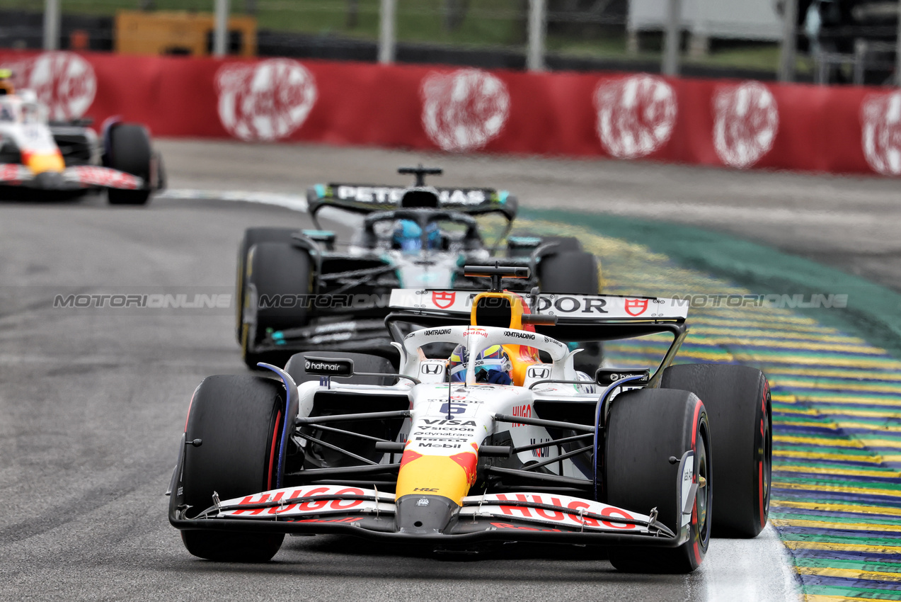 GP BRASILE, Isack Hadjar (FRA) Racing Bulls VCARB 02.

09.11.2025. Formula 1 World Championship, Rd 21, Brazilian Grand Prix, Sao Paulo, Brazil, Gara Day.

 - www.xpbimages.com, EMail: requests@xpbimages.com © Copyright: Rew / XPB Images